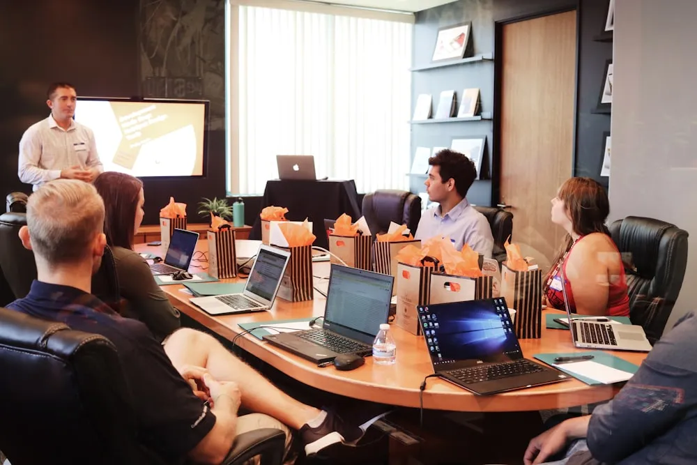 Reunión de diagnóstico del equipo Wolftech con una empresa cliente