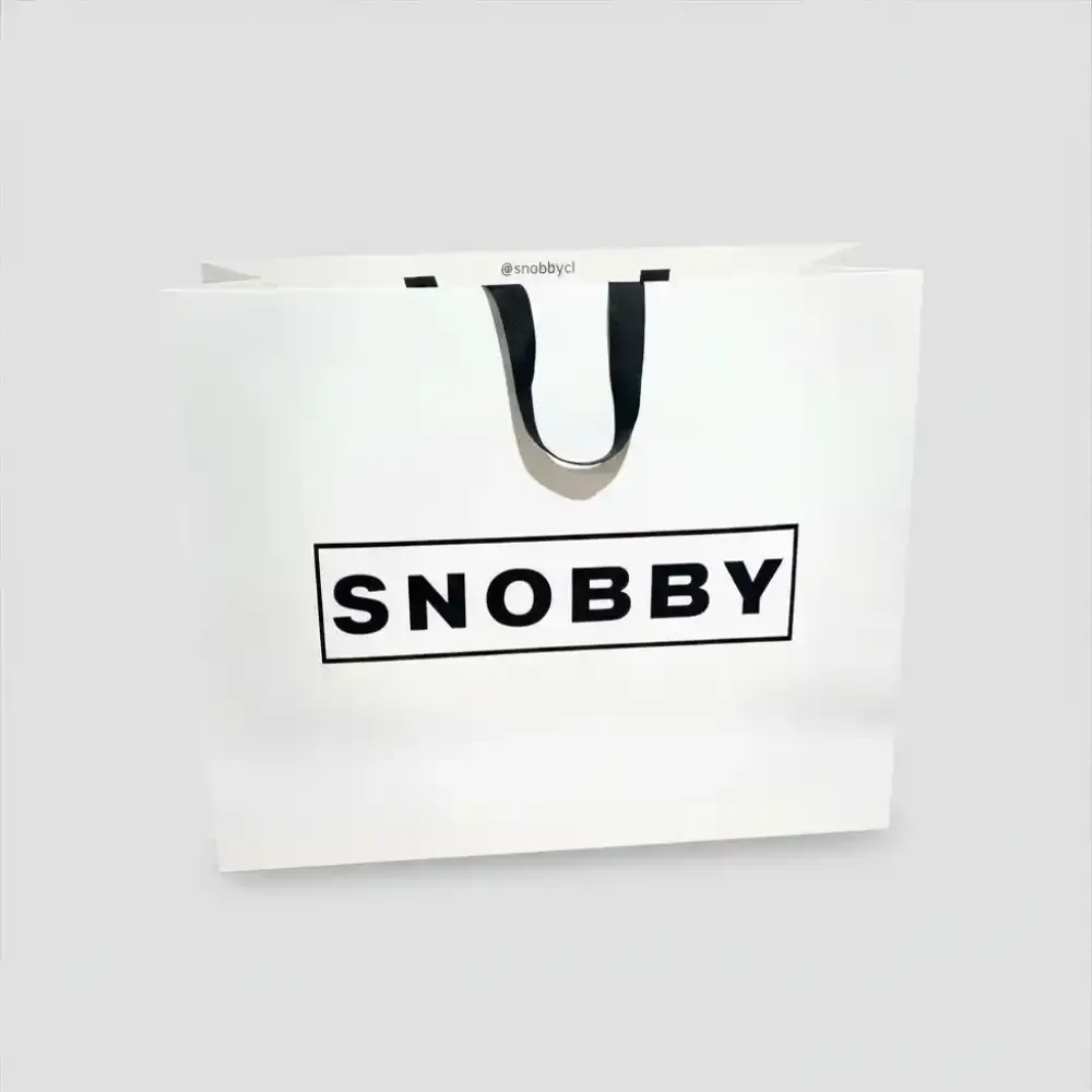 Bolsa blanca con manilla de cinta negra para Snobby